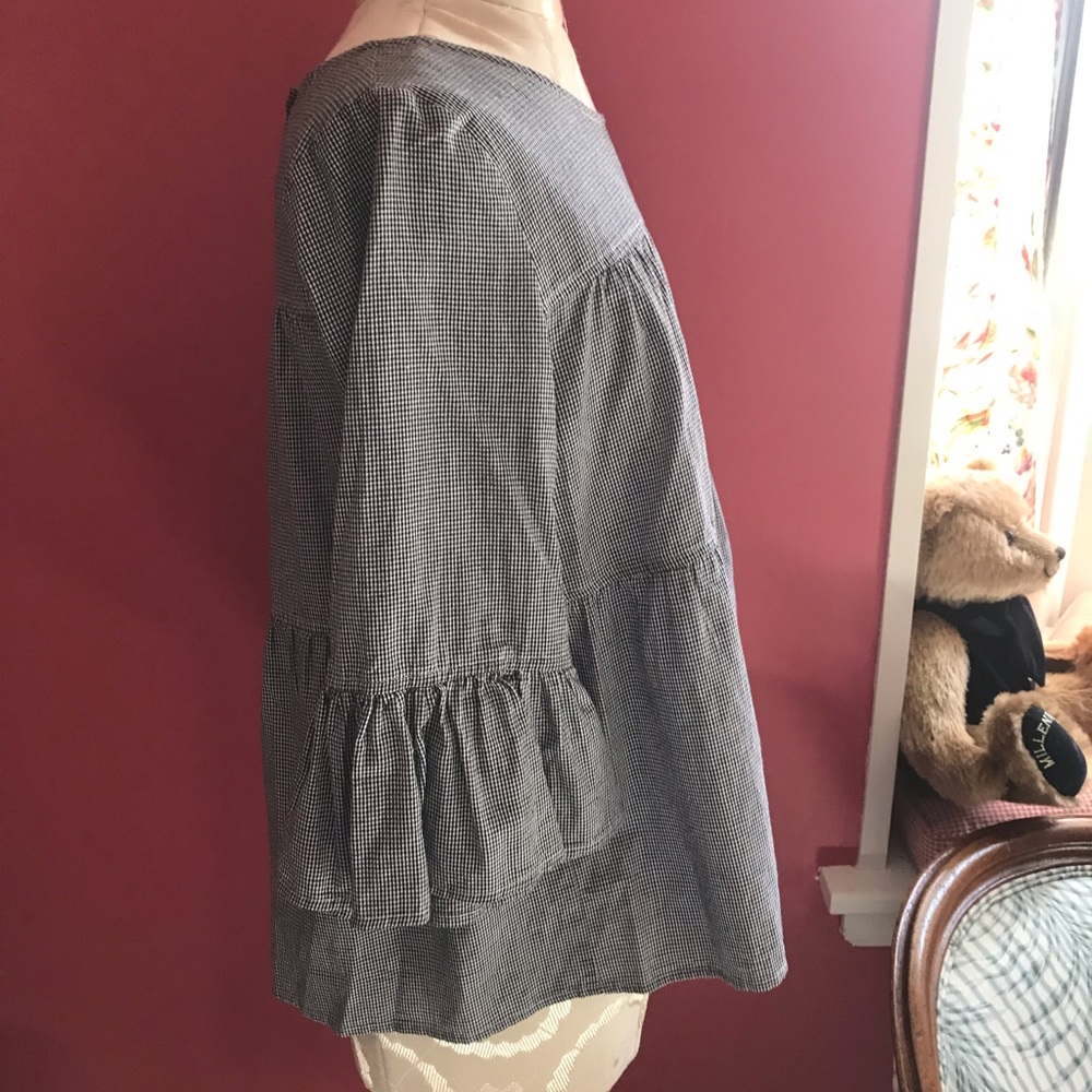 Tiered Ruffle Back Button Top - Picture 2 of 4